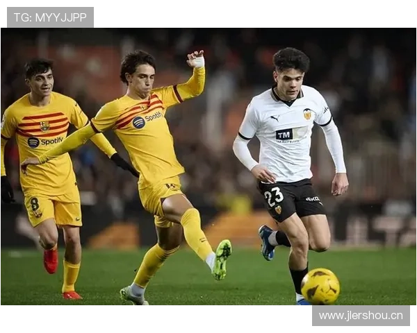 德容与哈维在传控体系中的角色定位与掌控力对比