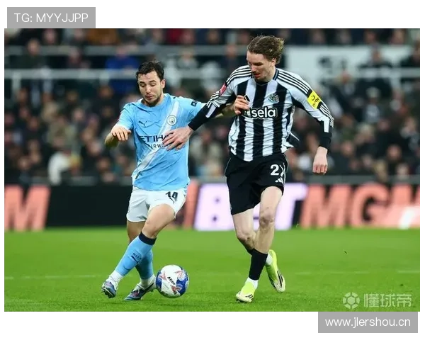 巴萨进攻体系过度依赖边路，打法丰富性不足或制约赛季关键战表现