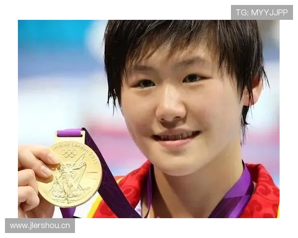 叶诗文居然晒出家里泳池，普通人光是电费就得哭哭了